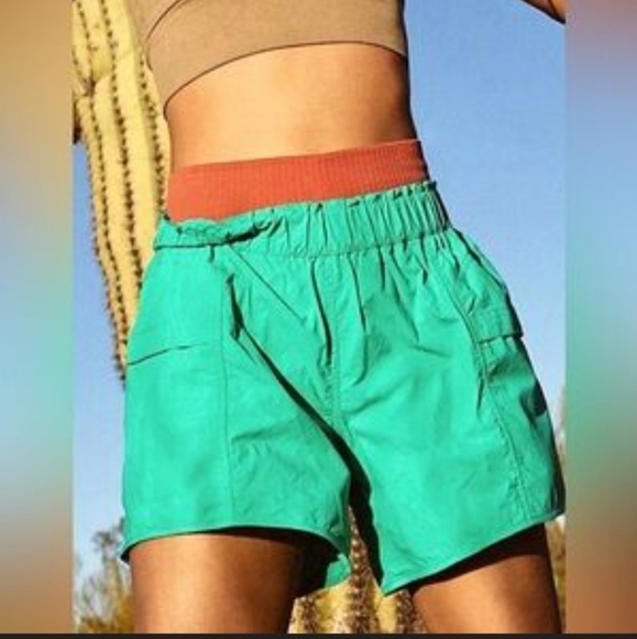 Free People Movement cargo shorts green lightweight 💚 nwot B23 - Picture 1 of 6